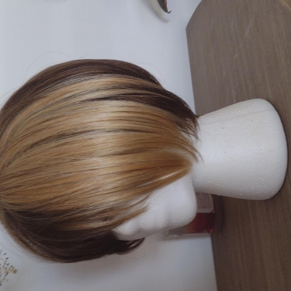 Wig - Picture 2 of 4